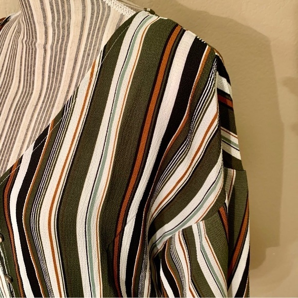 NWT Boutique Top Small Hyped Unicorn Betty Slimming Vertical Stripe Army Buttons - Picture 8 of 16